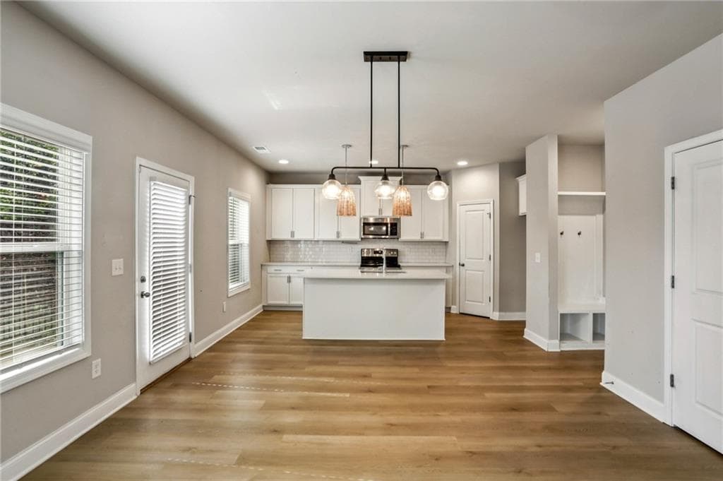 3 bedroom, 3 bathroom, 2,095 sq ft single family residence for sale at 2099 Easterwood Terrace, Decatur, GA 30032 — photo 10