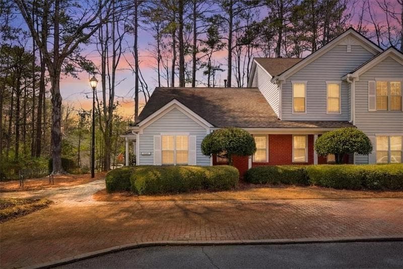 2 bedroom, 1 bathroom, 1,146 sq ft condominium sold at 2011 Henderson Circle, Alpharetta, GA 30004