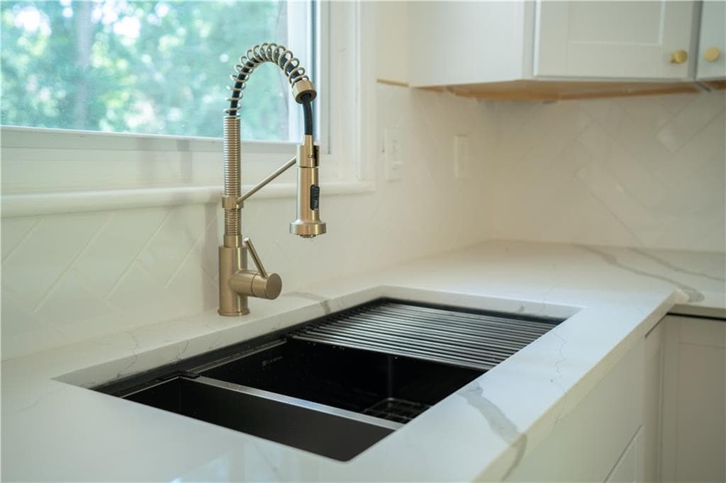 3 bedroom, 2 bathroom, 1,874 sq ft single family residence for sale at 2524 Glenrock Drive, Decatur, GA 30032 — photo 10