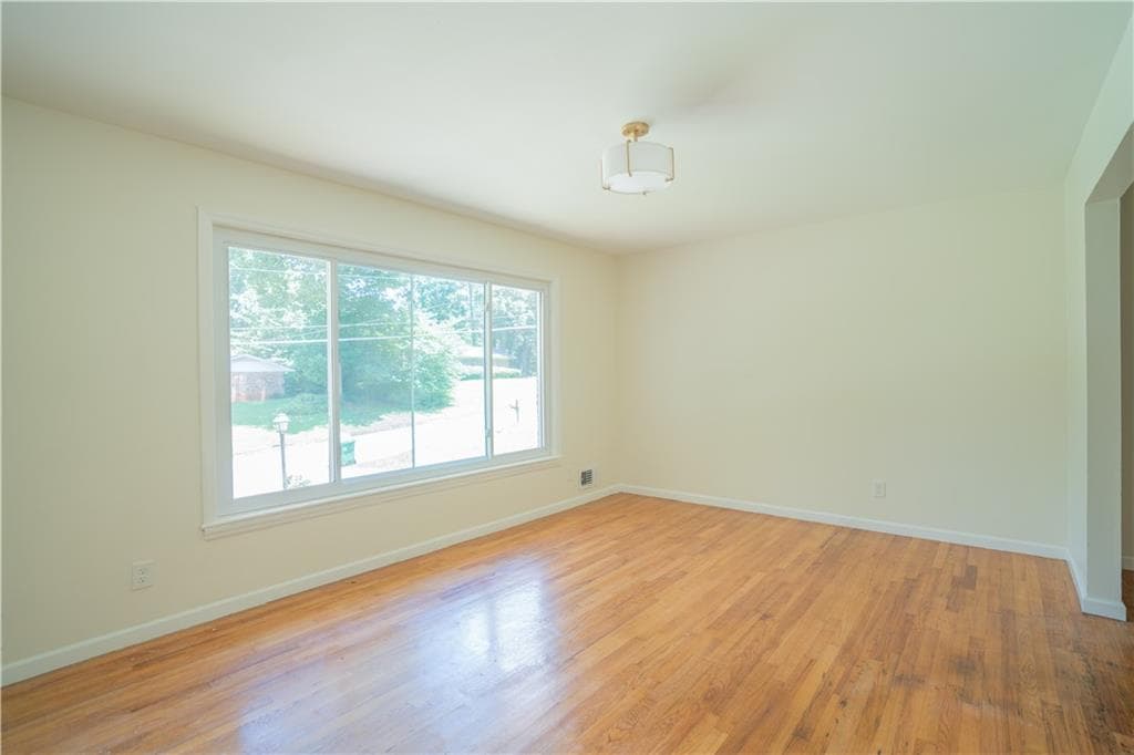 3 bedroom, 2 bathroom, 1,874 sq ft single family residence for sale at 2524 Glenrock Drive, Decatur, GA 30032 — photo 3