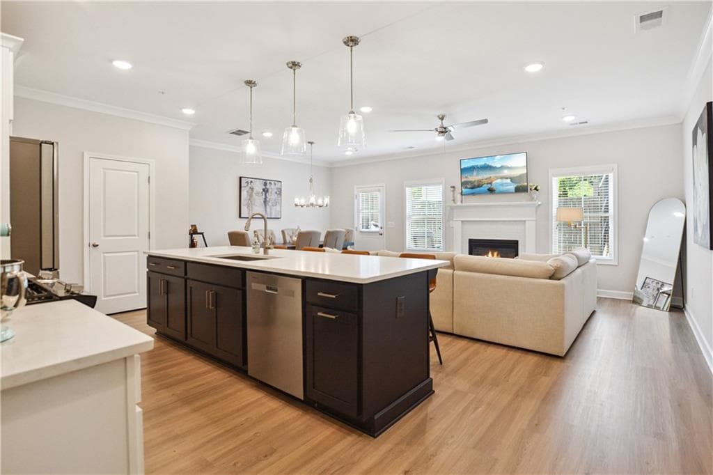 3 bedroom, 3 bathroom, 1,867 sq ft townhouse under contract at 765 Trevett Way, Marietta, GA 30062 — photo 2