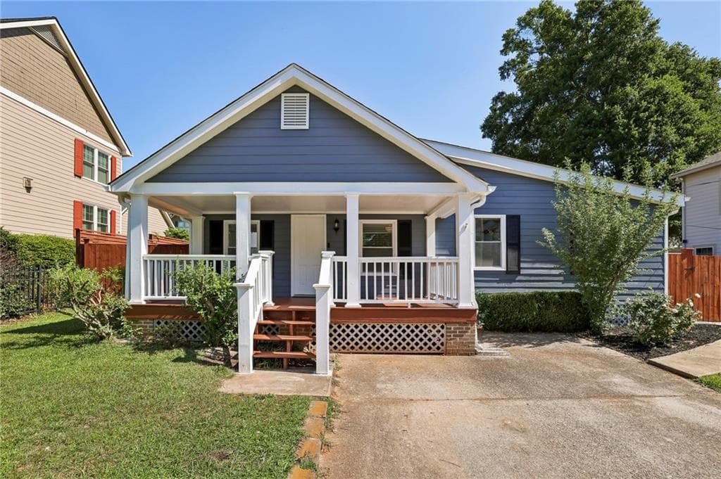 3 bedroom, 2 bathroom, 1,240 sq ft single family residence under contract at 1519 Mercer Avenue, College Park, GA 30337 — photo 2