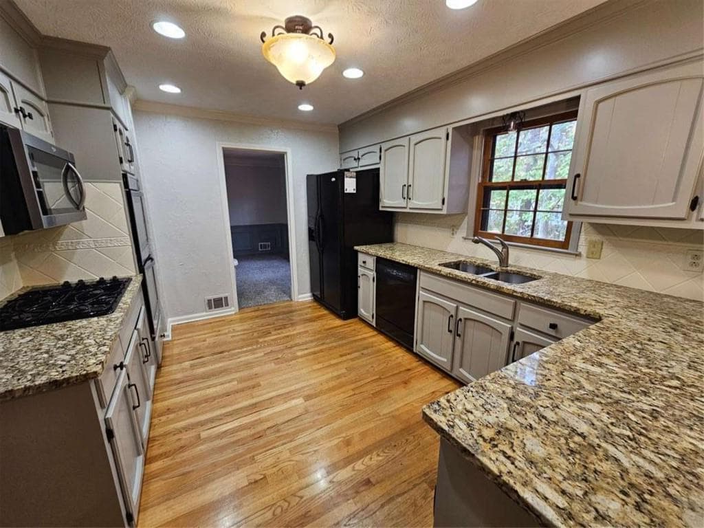 4 bedroom, 3 bathroom, 4,645 sq ft single family residence for rent at 5525 Wedgewood Court, Lilburn, GA 30047 for $2,900 a month — photo 7