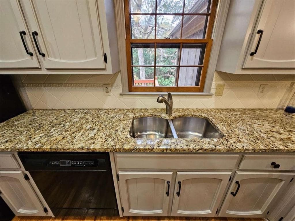 4 bedroom, 3 bathroom, 4,645 sq ft single family residence for rent at 5525 Wedgewood Court, Lilburn, GA 30047 for $2,900 a month — photo 8