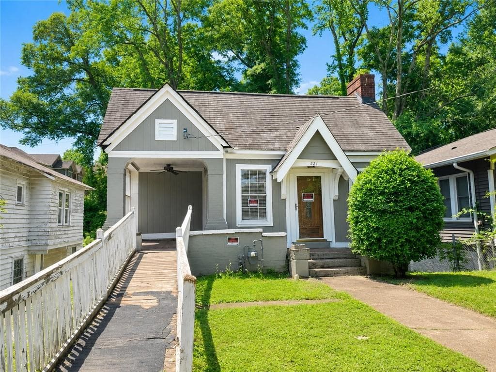 2 bedroom, 1 bathroom, 1,106 sq ft single family residence under contract at 201 Atlanta Avenue, Atlanta, GA 30315
