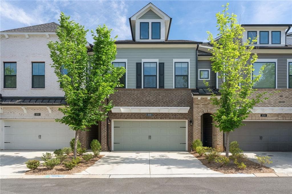 3 bedroom, 4 bathroom, 2,685 sq ft townhouse under contract at 1040 Harper Drive, Roswell, GA 30076 — photo 2