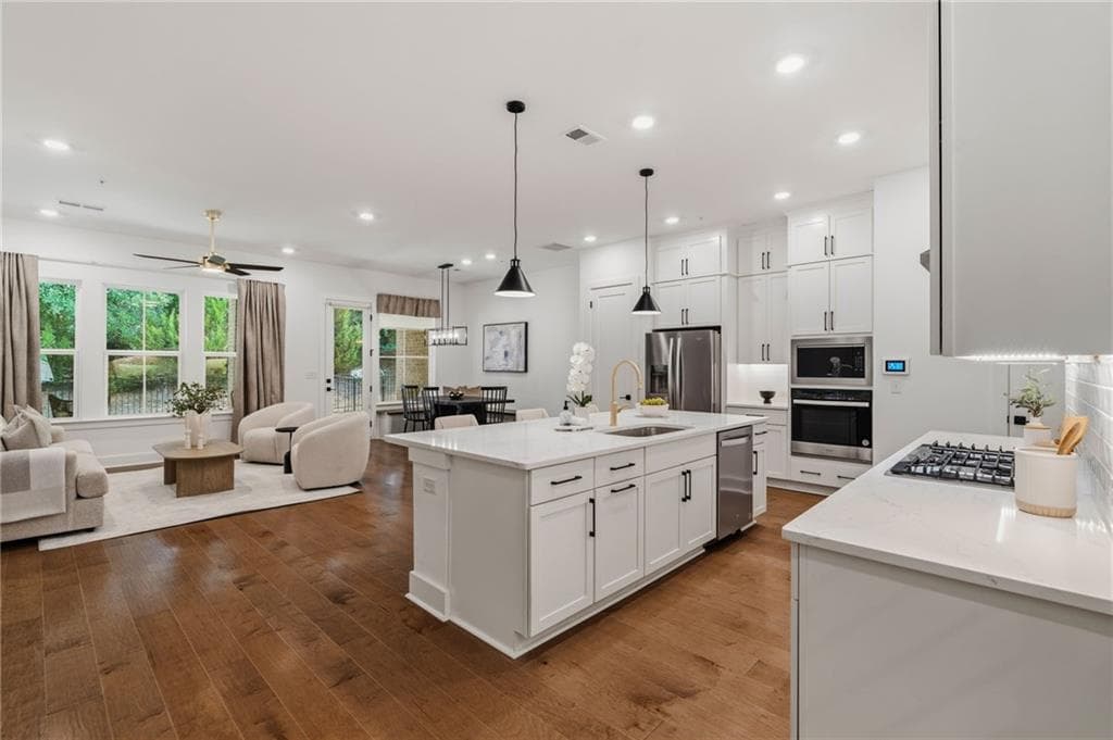 3 bedroom, 4 bathroom, 2,685 sq ft townhouse under contract at 1040 Harper Drive, Roswell, GA 30076 — photo 4