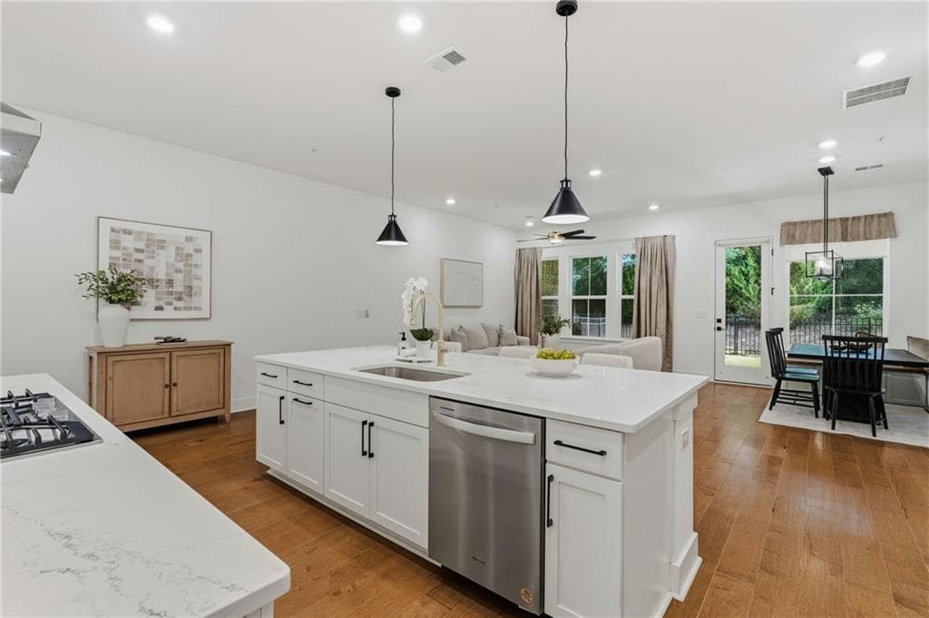 3 bedroom, 4 bathroom, 2,685 sq ft townhouse under contract at 1040 Harper Drive, Roswell, GA 30076 — photo 9