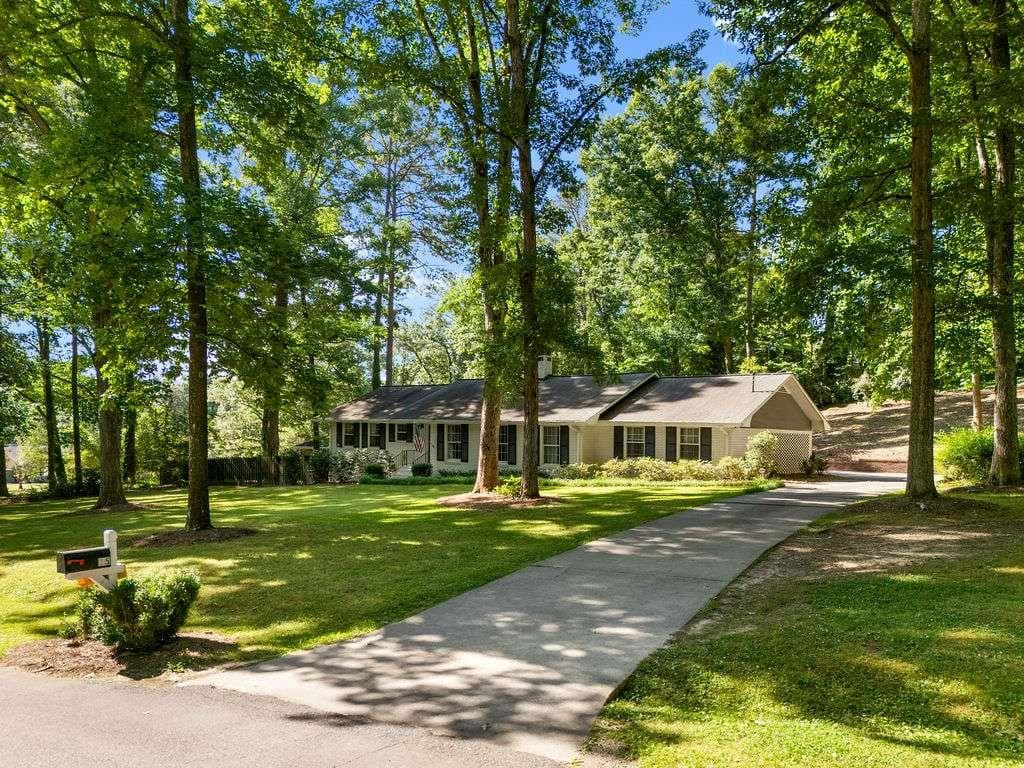 3 bedroom, 2 bathroom, 2,046 sq ft single family residence under contract at 15 Pine Valley Road, Rome, GA 30165 — photo 2