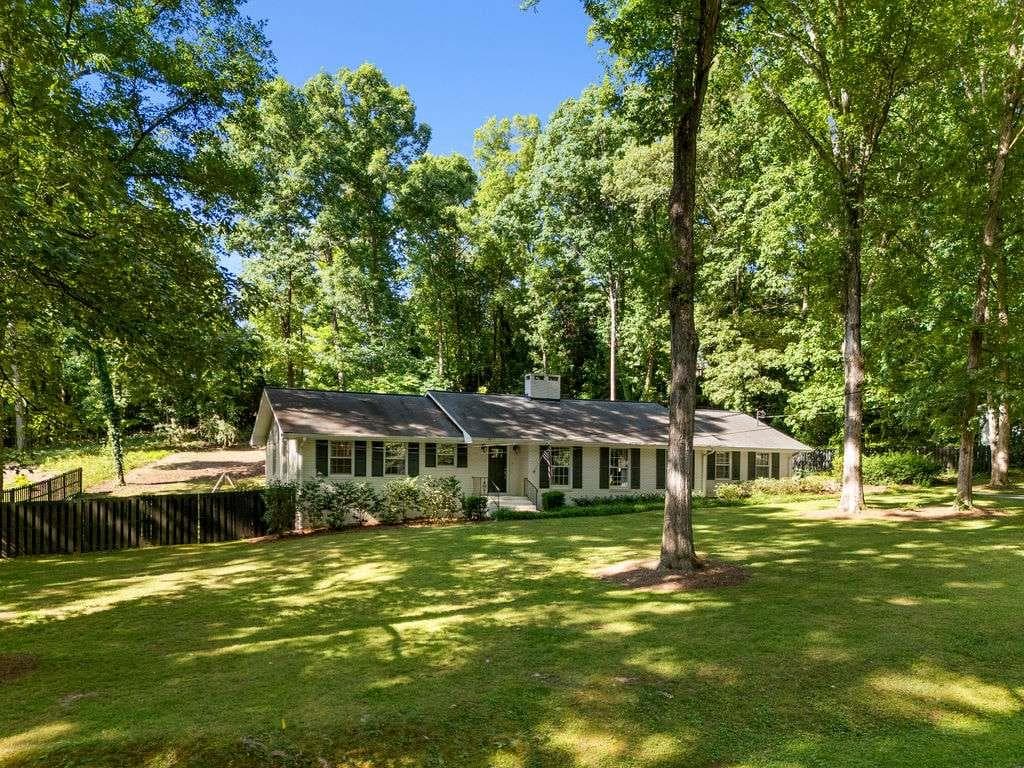 3 bedroom, 2 bathroom, 2,046 sq ft single family residence under contract at 15 Pine Valley Road, Rome, GA 30165 — photo 3