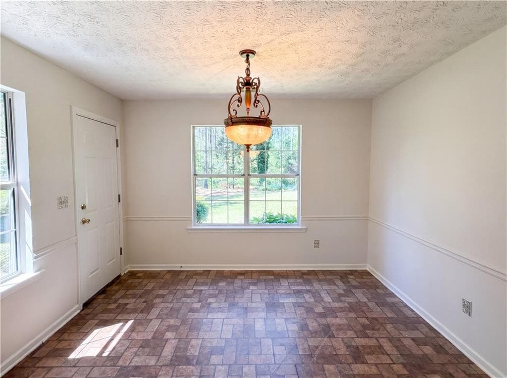 3 bedroom, 2 bathroom, 1,388 sq ft single family residence under contract at 90 Rolling Ridge Drive, Covington, GA 30016 — photo 4