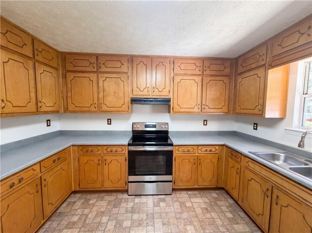 3 bedroom, 2 bathroom, 1,388 sq ft single family residence under contract at 90 Rolling Ridge Drive, Covington, GA 30016 — photo 5