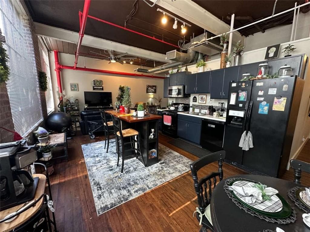 2 bedroom, 1 bathroom, 1,124 sq ft condominium for sale at 301 Bradley Street APT A206, Carrollton, GA 30117 — photo 2