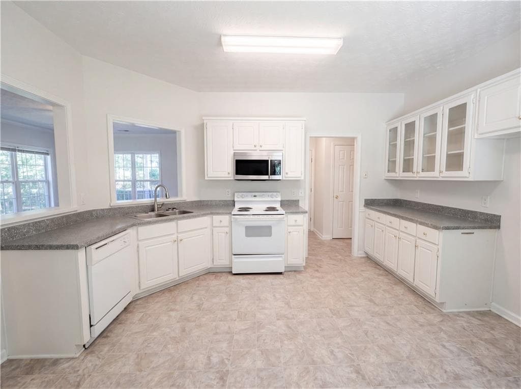 4 bedroom, 3 bathroom, 2,118 sq ft single family residence under contract at 170 Rosewood Circle, Covington, GA 30016 — photo 8