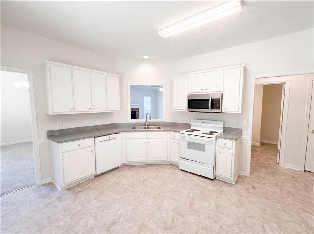 4 bedroom, 3 bathroom, 2,118 sq ft single family residence under contract at 170 Rosewood Circle, Covington, GA 30016 — photo 9