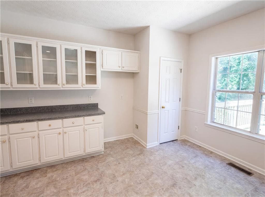 4 bedroom, 3 bathroom, 2,118 sq ft single family residence under contract at 170 Rosewood Circle, Covington, GA 30016 — photo 10