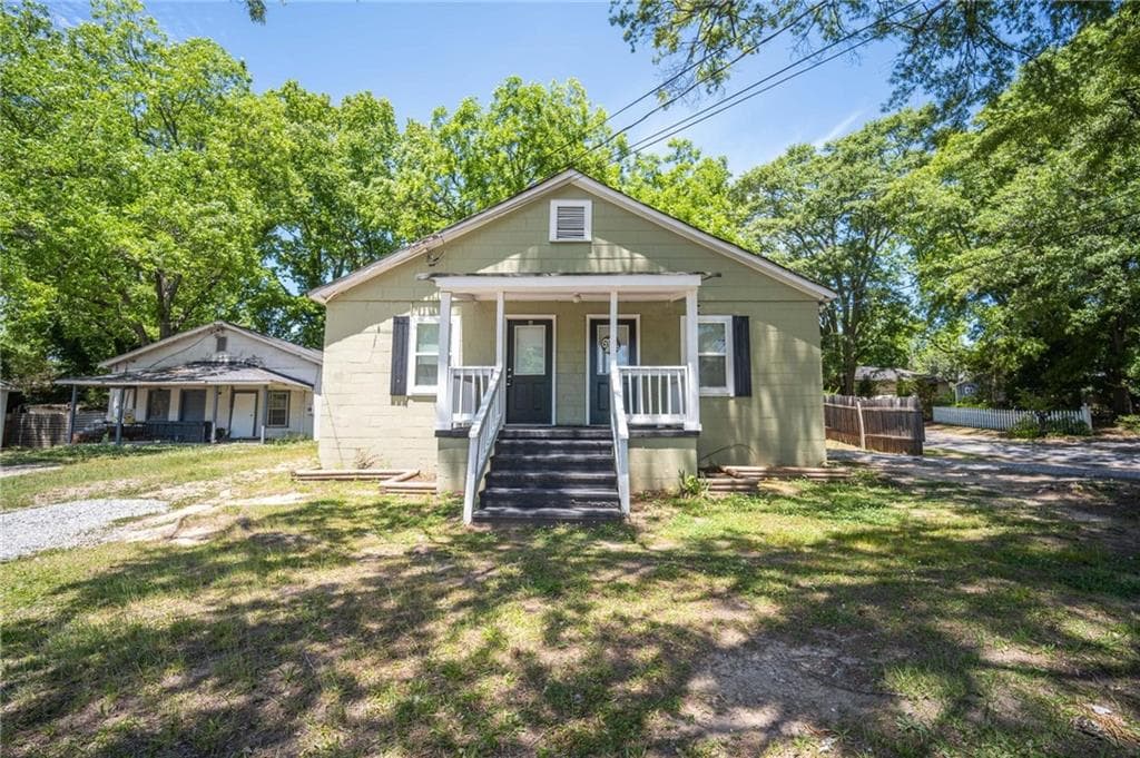 duplex under contract at 90 Martin Luther King Jr Drive, Winder, GA 30680
