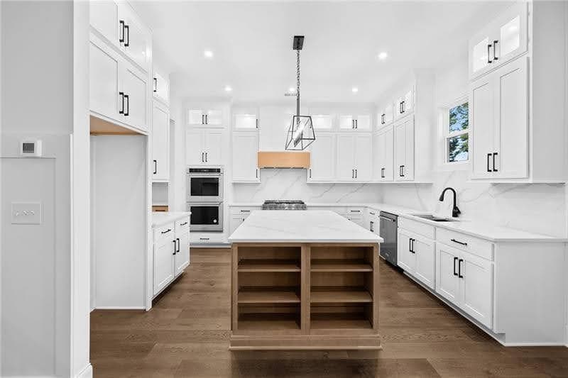 4 bedroom, 5 bathroom, 3,034 sq ft single family residence under contract at 5587 Meadowstone Walk, Kennesaw, GA 30152 — photo 8