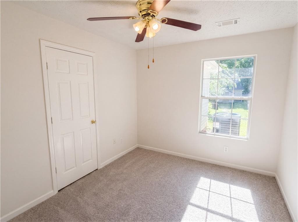 3 bedroom, 2 bathroom, 1,297 sq ft single family residence for sale at 202 Bluff Court, Jackson, GA 30233 — photo 8