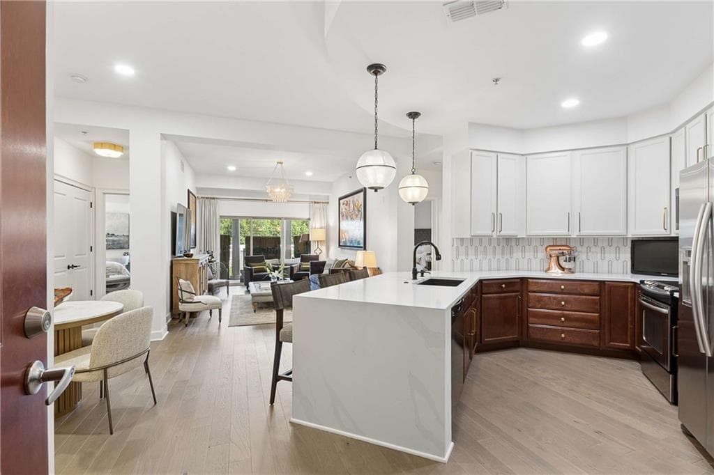 2 bedroom, 2 bathroom, 1,310 sq ft condominium for sale at 200 River Vista Drive 727, Sandy Springs, GA 30339 — photo 2