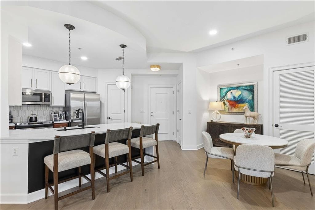 2 bedroom, 2 bathroom, 1,310 sq ft condominium for sale at 200 River Vista Drive 727, Sandy Springs, GA 30339 — photo 4
