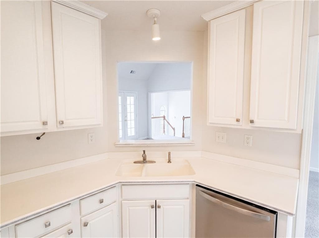 4 bedroom, 3 bathroom, 2,222 sq ft single family residence under contract at 1192 Eagles Pass, Mcdonough, GA 30253 — photo 9