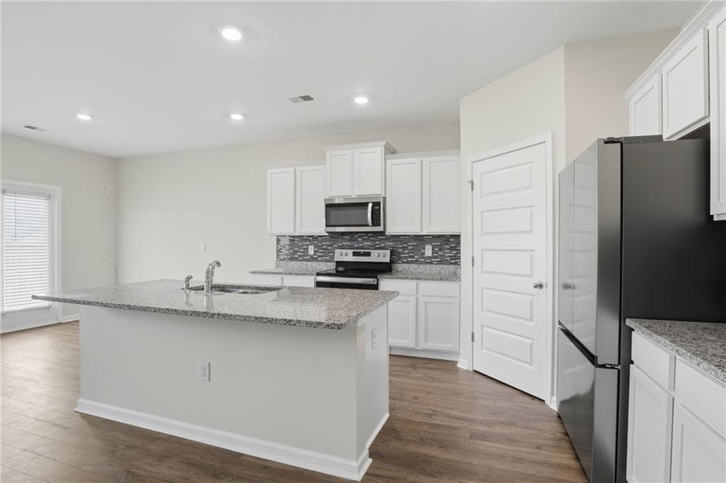 5 bedroom, 4 bathroom, 2,752 sq ft single family residence under contract at 2407 Pelham Pass, Dacula, GA 30019 — photo 8