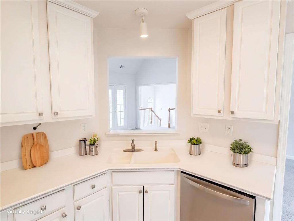 4 bedroom, 3 bathroom, 2,222 sq ft single family residence under contract at 1192 Eagles Pass, Mcdonough, GA 30253 — photo 8