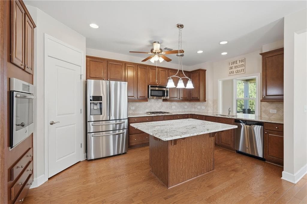 4 bedroom, 3 bathroom, 3,704 sq ft single family residence for sale at 3635 Blue Cypress Cove, Gainesville, GA 30504 — photo 9