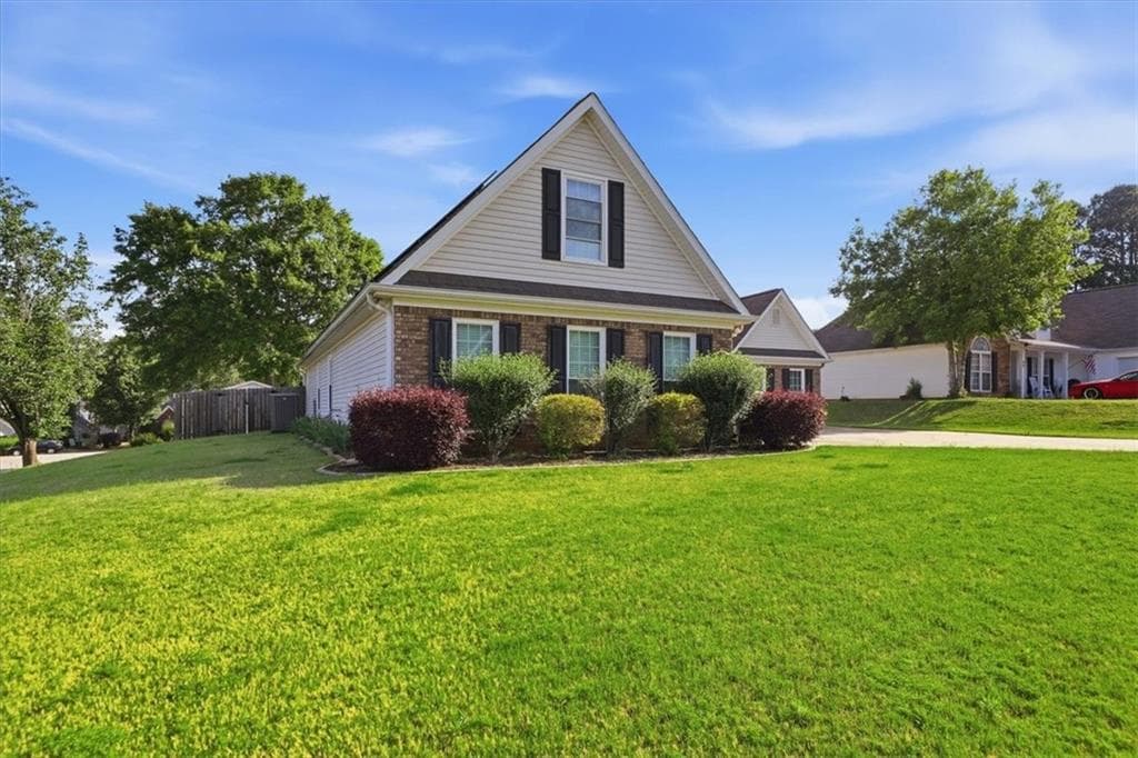 4 bedroom, 2 bathroom, 2,210 sq ft single family residence under contract at 84 PEBBLE CREEK Drive, Newnan, GA 30265 — photo 2
