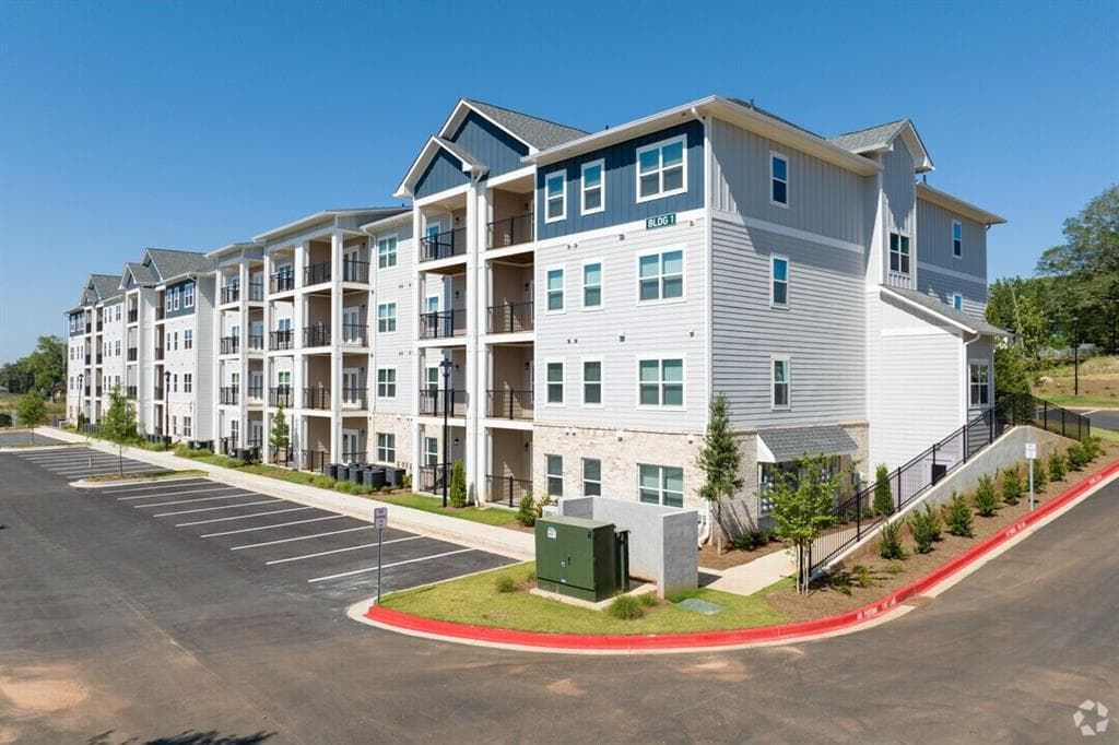 1 bedroom, 1 bathroom, 641 sq ft apartment for rent at 1875 Maple Drive A, Kennesaw, GA 30144 for $1,611 a month — photo 2