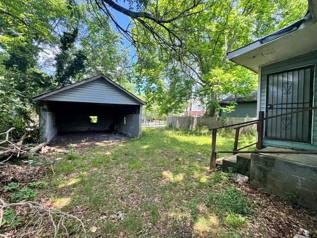 3 bedroom, 1 bathroom, 896 sq ft single family residence under contract at 1049 Smith Street, Atlanta, GA 30310 — photo 6