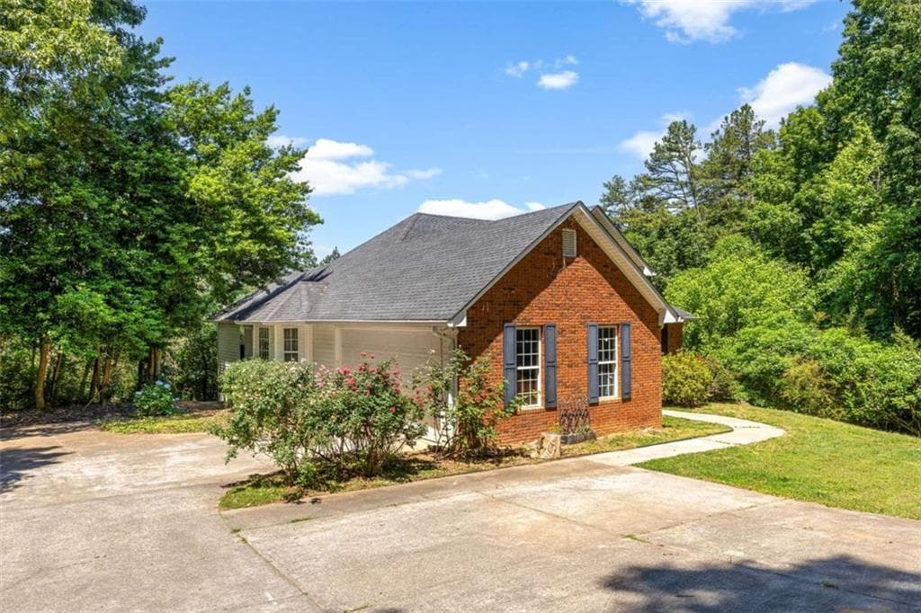 5 bedroom, 3 bathroom, 3,449 sq ft single family residence for sale at 45 The Trail, Lindale, GA 30147 — photo 2
