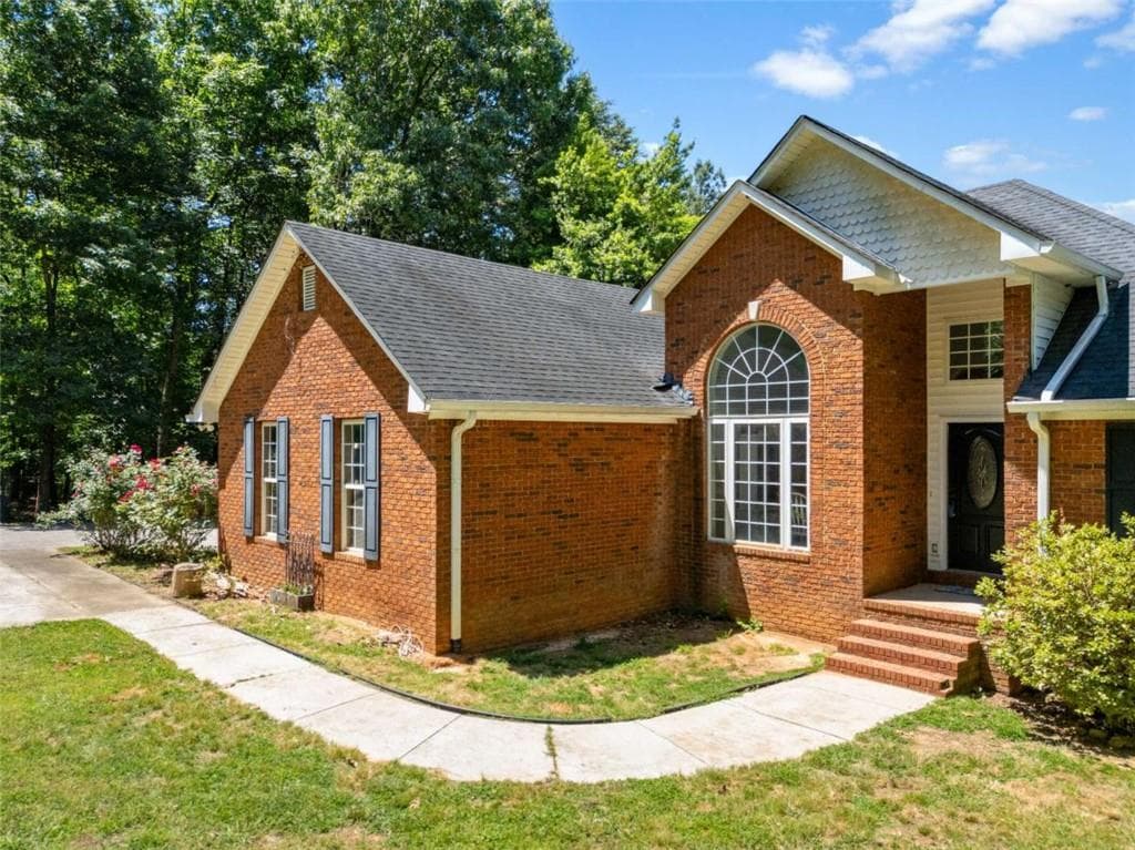 5 bedroom, 3 bathroom, 3,449 sq ft single family residence for sale at 45 The Trail, Lindale, GA 30147 — photo 3