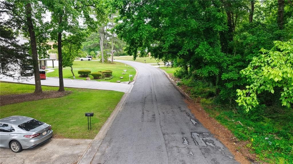 single family residence under contract at 5763 Williamsburg Drive, Norcross, GA 30093 — photo 6