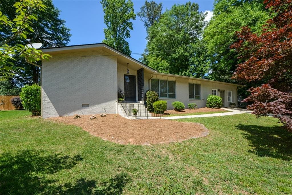 4 bedroom, 3 bathroom, 2,142 sq ft single family residence for sale at 2801 SE Sagamore Hill Drive, Marietta, GA 30067 — photo 5