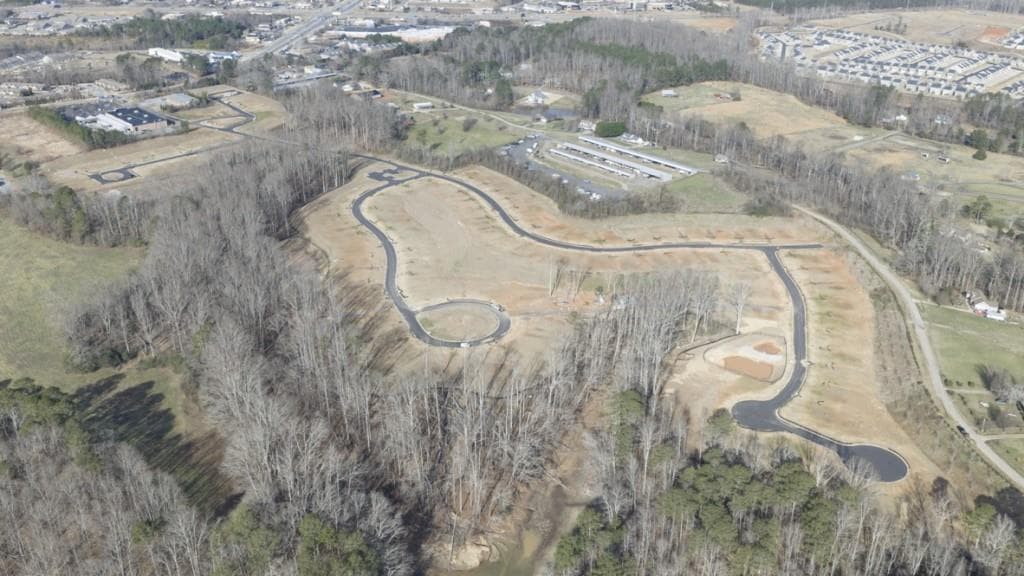 5 bedroom, 3 bathroom, 3,209 sq ft single family residence under contract at 256 Grandview Drive, Dawsonville, GA 30534 — photo 2