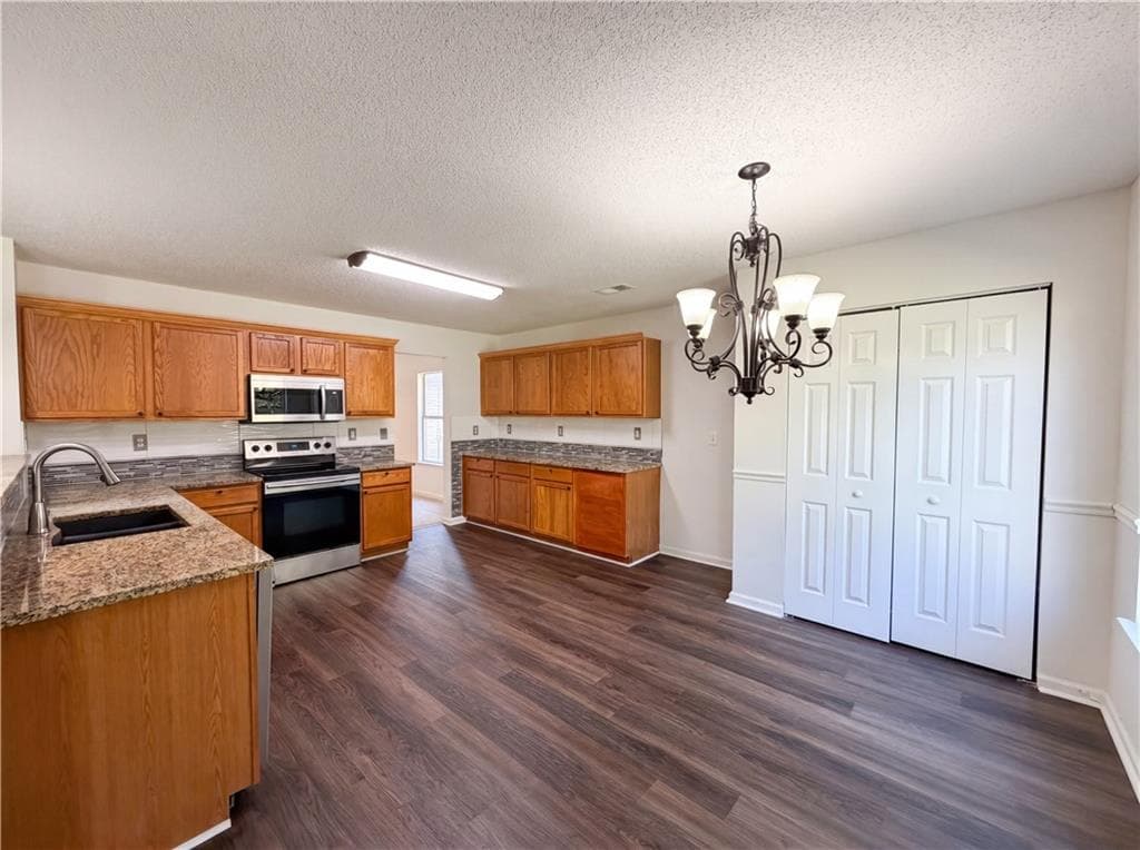6 bedroom, 4 bathroom, 3,478 sq ft single family residence for sale at 2017 Sweet Bay Drive, Villa Rica, GA 30180 — photo 2