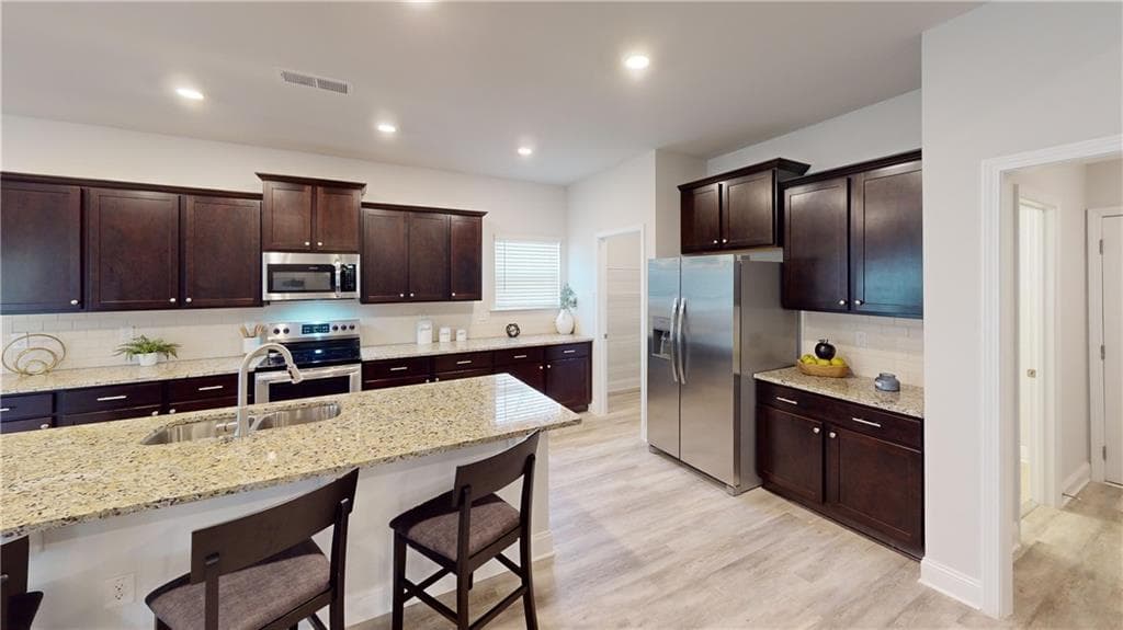 4 bedroom, 3 bathroom, 2,700 sq ft single family residence under contract at 1020 Holliday Pass 82, Griffin, GA 30223 — photo 8