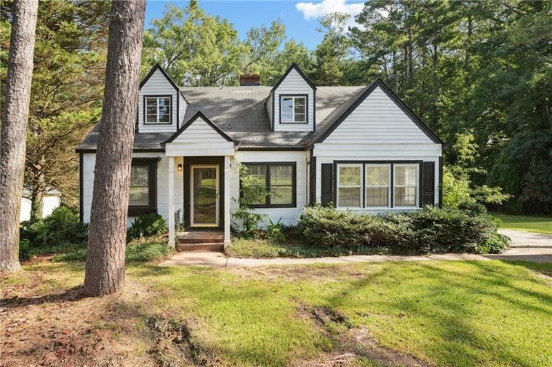 4 bedroom, 2 bathroom, 2,200 sq ft single family residence for sale at 30 Woodlawn Avenue, Hampton, GA 30228