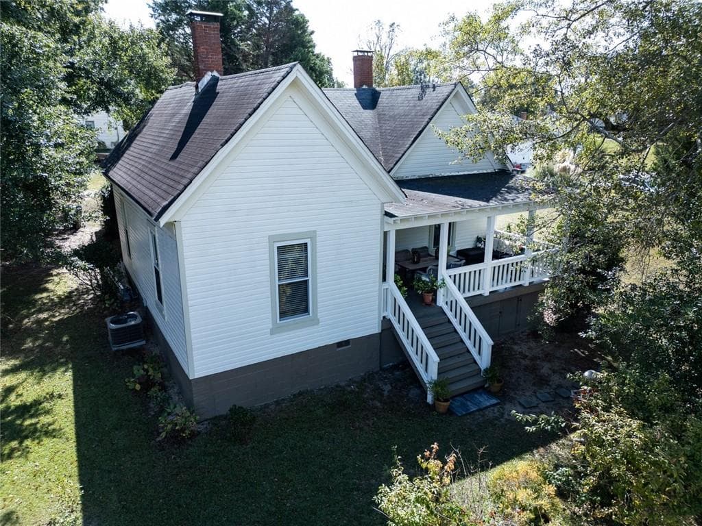 2 bedroom, 2 bathroom, 1,234 sq ft single family residence under contract at 2 N Broad Street, Porterdale, GA 30014