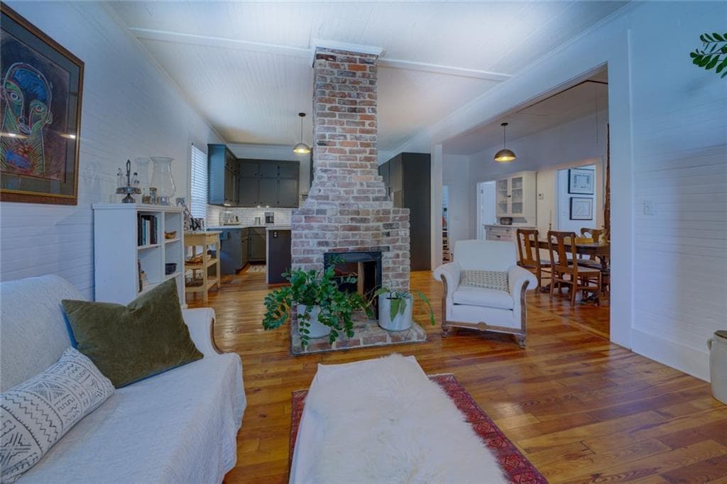2 bedroom, 2 bathroom, 1,234 sq ft single family residence under contract at 2 N Broad Street, Porterdale, GA 30014 — photo 6