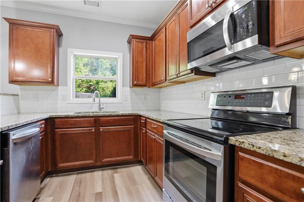 3 bedroom, 3 bathroom, 2,244 sq ft single family residence under contract at 9518 Rushmore Circle, Braselton, GA 30517 — photo 2