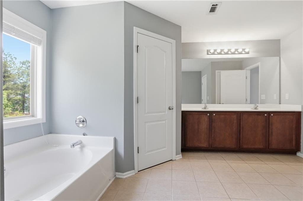 3 bedroom, 3 bathroom, 2,244 sq ft single family residence under contract at 9518 Rushmore Circle, Braselton, GA 30517 — photo 6