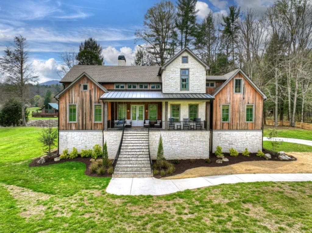 4 bedroom, 5 bathroom, 4,024 sq ft single family residence for sale at 346 Woodeye Circle, Suches, GA 30572 — photo 6