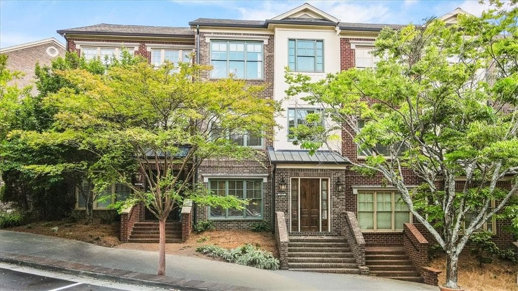 3 bedroom, 4 bathroom, 2,363 sq ft townhouse sold at 6075 City Walk Lane, Atlanta, GA 30328