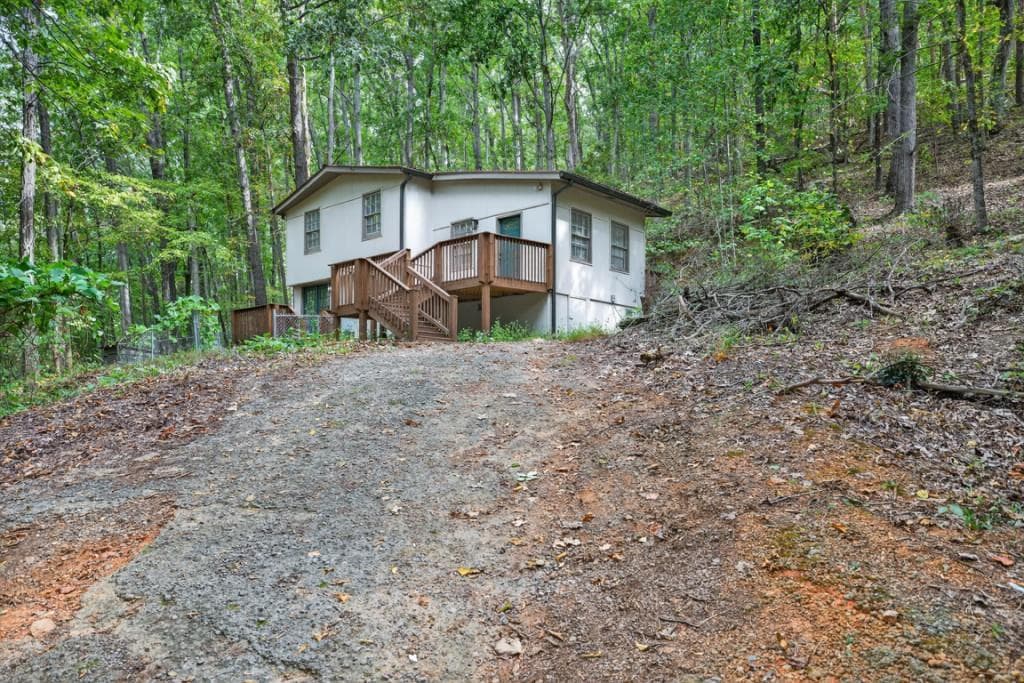 3 bedroom, 2 bathroom, 1,400 sq ft single family residence under contract at 256 Robin Hood Lane, Fairmount, GA 30139 — photo 4
