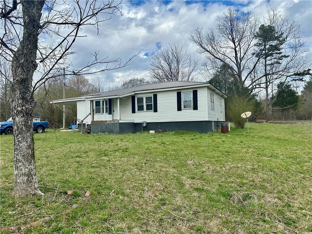 3 bedroom, 1 bathroom, 1,280 sq ft single family residence for sale at 456 Cummings Road, Trion, GA 30753 — photo 2