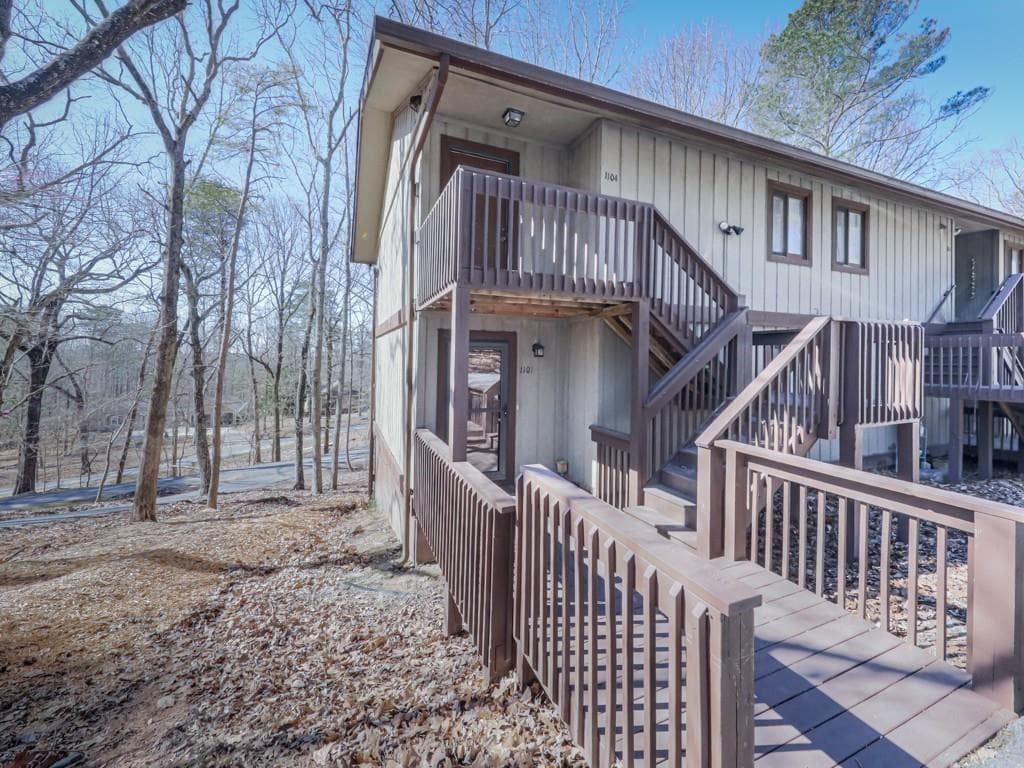 1 bedroom, 1 bathroom, 687 sq ft condominium for sale at 1101 Fairway Oaks Road 1101, Waleska, GA 30183