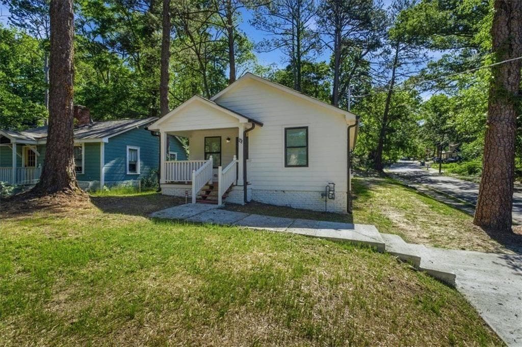 3 bedroom, 4 bathroom, 1,800 sq ft single family residence for sale at 131 Holly Road, Atlanta, GA 30314 — photo 3